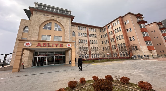 Depremde 96 kişinin öldüğü Ebrar Sitesi F Blok’un yıkılmasına ilişkin davanın görülmesine başlandı