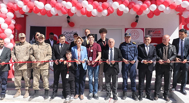 Hatay’da Çocuklar Gülsün Diye Derneği öncülüğünde yaptırılan anaokulu açıldı