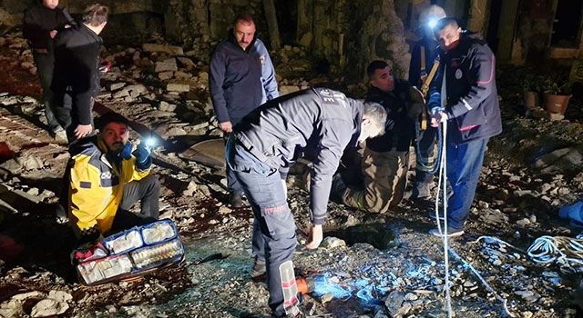 Hatay’da kuyuya düşen çocuk kurtarıldı