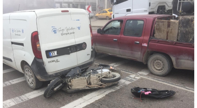 Hatay’da otomobile çarpan motosiklet sürücüsü yaralandı