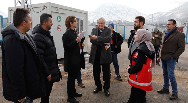 Medya mensupları Kahramanmaraş’ta tamamlanan TOKİ konutları ile geçici konteyner kenti gezdi