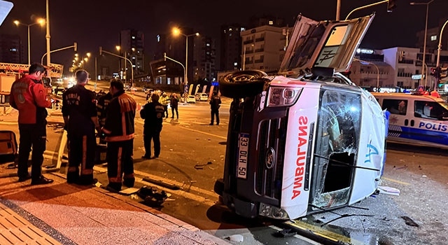 Mersin’de ambulans ile otomobil çarpıştı, 7 kişi yaralandı