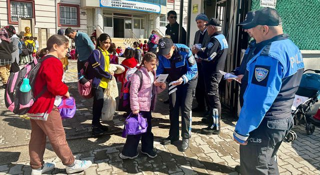 Öğrenciler Bilgilendirilmeye Devam EdiyorÖğrenciler Bilgilendirilmeye Devam Ediyor