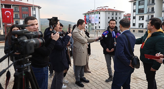 Ulusal ve uluslararası medya mensupları Kahramanmaraş’ta deprem bölgesi hakkında bilgilendirildi