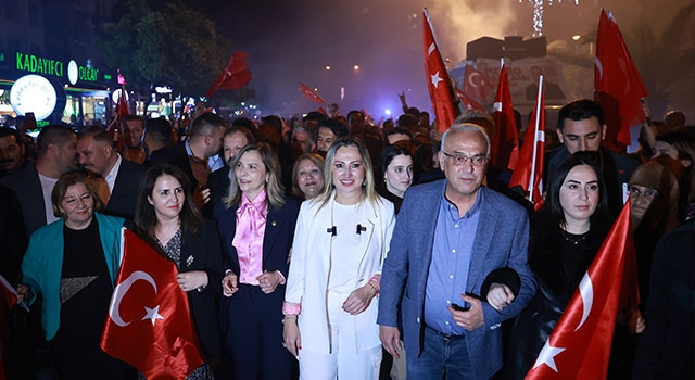 Adana’da ”Beklenen değişime adım adım” yürüyüşü düzenlendi