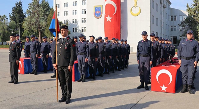 Adana’da eğitimlerini tamamlayan acemi erler yemin etti