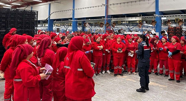 Adana’da jandarma ekipleri, kadınlara destek uygulamalarını anlattı