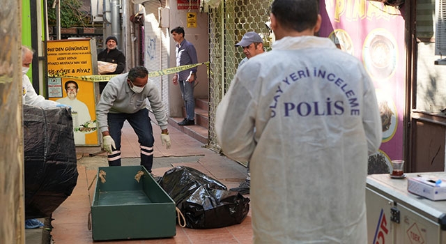 Antalya’da bir kişi iş hanının önünde ölü bulundu