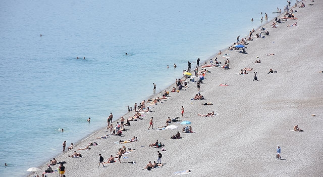 Antalya’da oy kullanan seçmenler sahilde yoğunluk oluşturdu