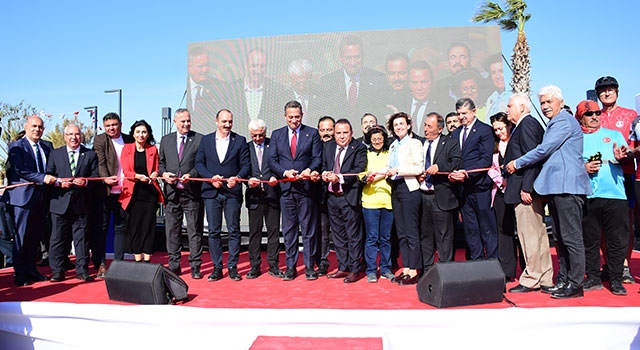 Antalya’da yapımı tamamlanan Konyaaltı Liman Halk Plajı hizmete açıldı