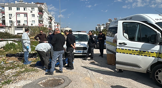 Antalya’da yol kenarında kadın cesedi bulundu