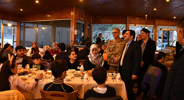 Belen Kaymakamı Yılmaz, yetim çocuklarla iftarda buluştu