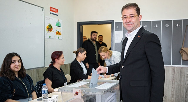 Cumhur İttifakı’nın Mersin Büyükşehir Belediye Başkan adayı Soydan, oyunu kullandı