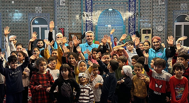 Hatay’da çocuklar ramazanın maneviyatını camide etkinliklerle öğreniyor