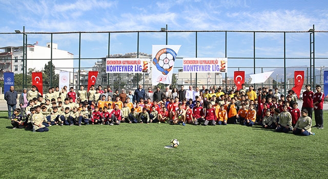 İskenderun’da depremzede çocuklar için futbol turnuvası organize edildi