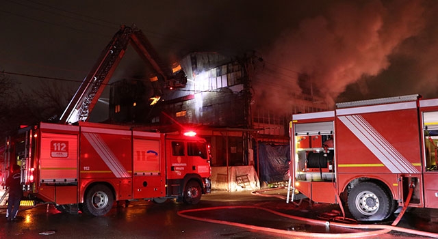 Kahramanmaraş’ta mobilya imalathanesinde çıkan yangın kontrol altına alındı