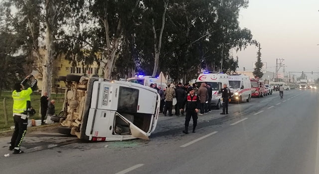 Mersin’de kamyonet ile çarpışan minibüsteki 6 tarım işçisi yaralandı