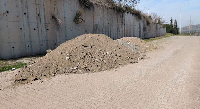 Moloz döken Kamyonlara Vatandaştan Tepki