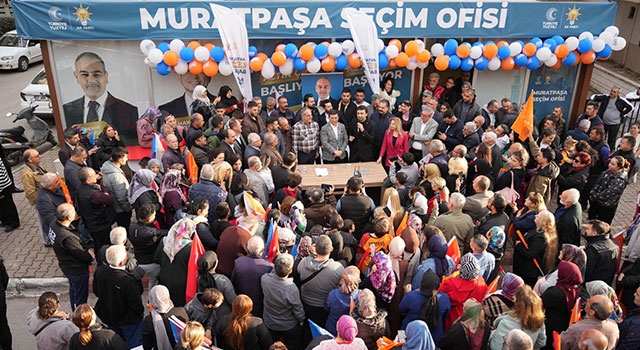 Muratpaşa Belediye Başkan Adayı Manavoğlu, seçim çalışmalarına devam ediyor