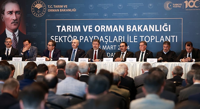 Tarım ve Orman Bakanı Yumaklı, Adana’da tarım sektörü temsilcileriyle buluştu: