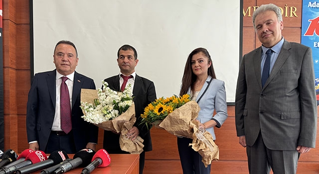 Antalya Büyükşehir Belediye Başkanı Muhittin Böcek mazbatasını aldı: