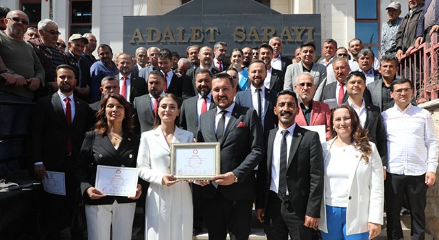 Antalya’da 3 ilçe belediye başkanı mazbatalarını aldı