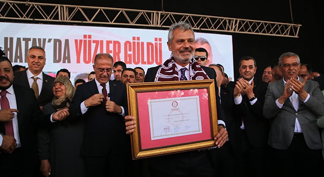 Hatay Büyükşehir Belediye Başkanı Mehmet Öntürk mazbatasını aldı: