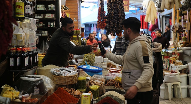 Hatay’da tarihi Uzun Çarşı’da Ramazan Bayramı yoğunluğu