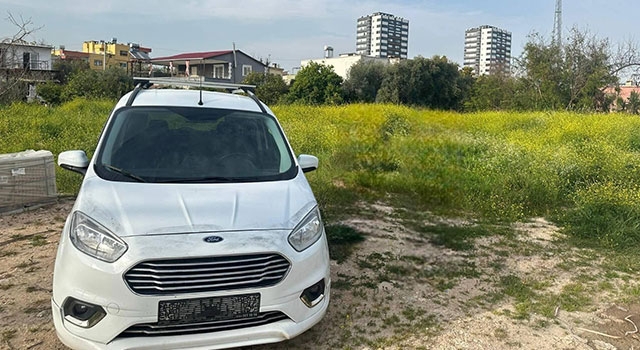 Mersin’de bıçakla tehdit ettiği kişinin aracını alıkoyan zanlı yakalandı