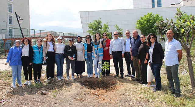 Hatay’da depremde hayatını kaybeden 5 öğrencinin anısına 200 fidan dikildi