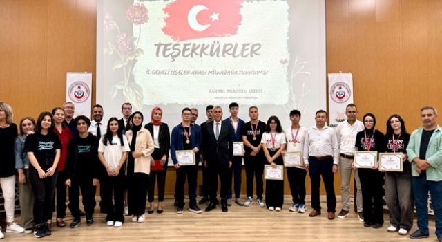 Liseliler Münazara Yarışmasında Karşılaştı