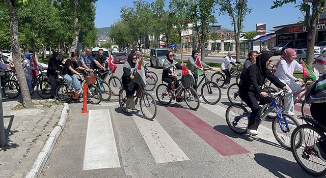 Isparta’da öğretmen ve öğrenciler İsrail’in saldırılarını protesto etmek için pedal çevirdi