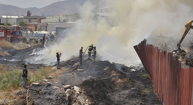 Kahramanmaraş’ta geri dönüşüm tesisindeki yangın söndürüldü