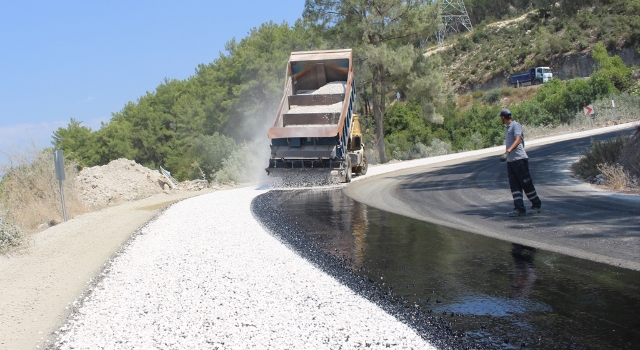 Manavgat’ta asfaltlama çalışması yapıldı