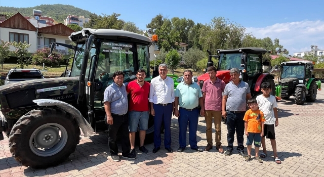 Mersin’de ORKÖY projesi kapsamında vatandaşlara traktör desteği verildi