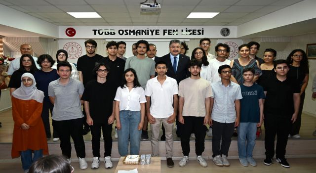 Osmaniye'de YKS 'de İlk Bine Girenler Vali Yılmaz Tarafından Ödüllendirildi