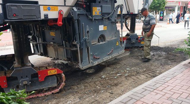 Atatürk Caddesinde Yol Çalışması Başladı