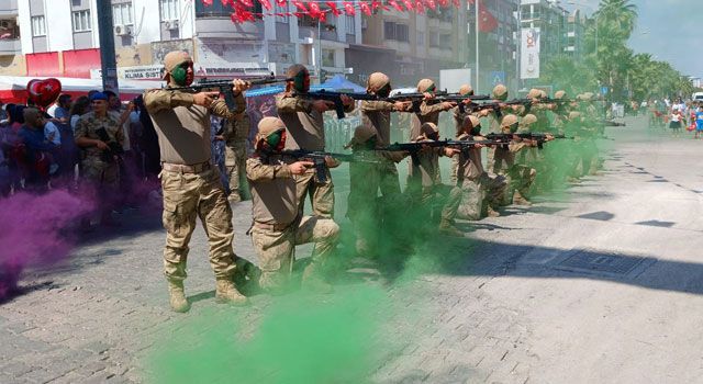 JÖH ve Komandoların Gösterisi Törene Damga Vurdu