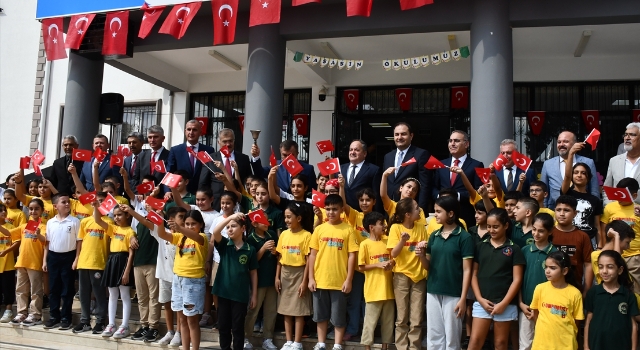 Adana’da İlköğretim Haftası törenlerle kutlandı