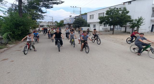 Ellek'te Bisiklet Etkinliği: Başkan Yeşildemir Çocuklarla Pedal Çevirdi