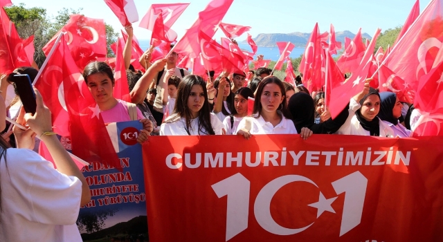 Antalya’da ”Ecdadın Yolunda Cumhuriyet’e Saygı Yürüyüşü” yapıldı