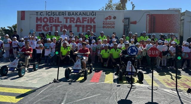 Antalya’da öğrencilere trafik eğitimi verildi