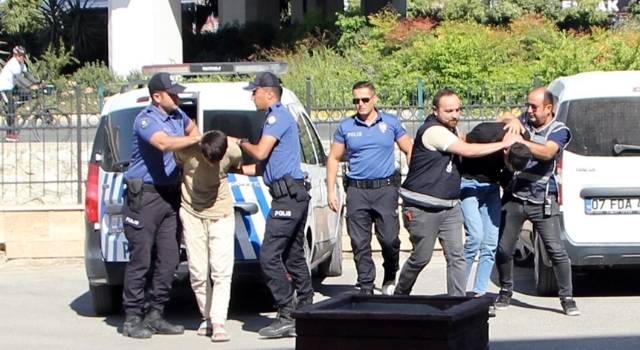 Antalya’da polis memuruna silahlı saldırının şüphelileri adliyeye sevk edildi