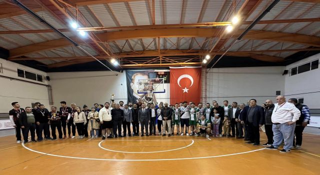 Bahçe'de Sporun Birleştirici Gücü: Cumhuriyet Voleybol Turnuvası Tamamlandı!