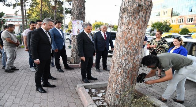 Başkan Çenet'ten İzmarit Uyarısı: "Çevremizi Temiz Tutalım"