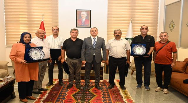 Başkan İbrahim Çenet'ten, Emekli Personellere Teşekkür Belgesi