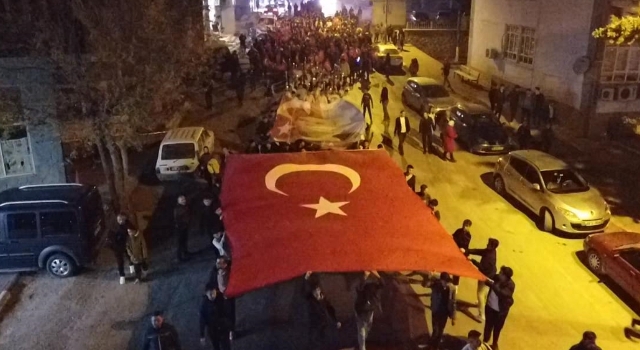 Mersin’de 29 Ekim Cumhuriyet Bayramı fener alayıyla kutlandı