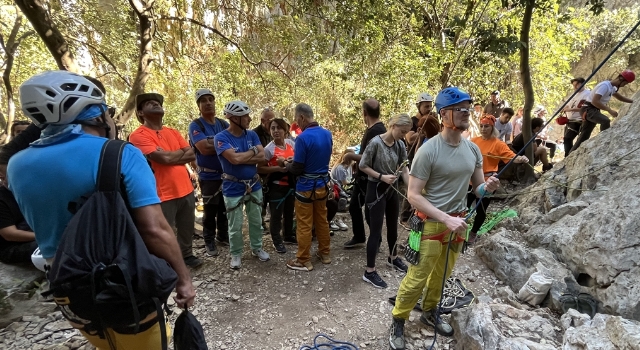 Olimpos’ta düzenlenen Kaya Tırmanışı Şenliği sürüyor