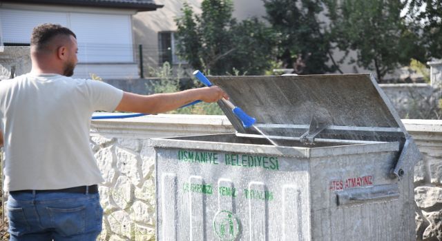 Osmaniye Belediyesi'nden Çöp Konteynerlerine Yenilik ve Dezenfekte