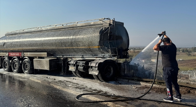 Osmaniye’de yangın çıkan tankere çarpan bir diğer tanker yola devrildi